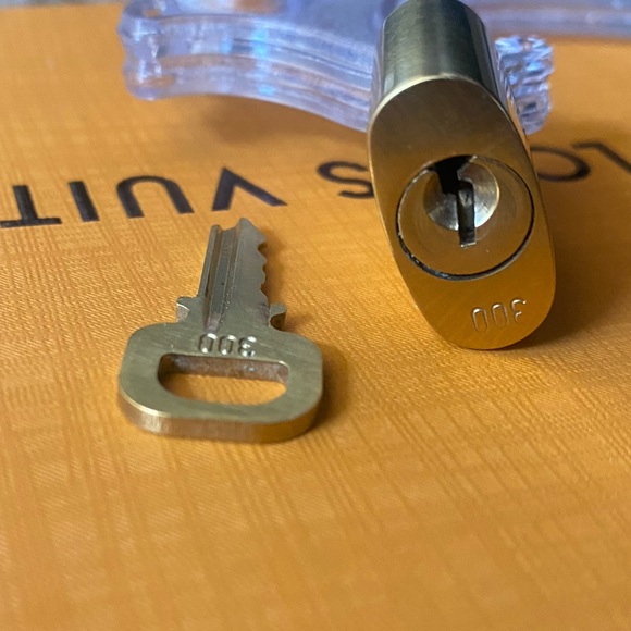 Beautiful Louis Vuitton Lock and Key - Picture 5 of 9